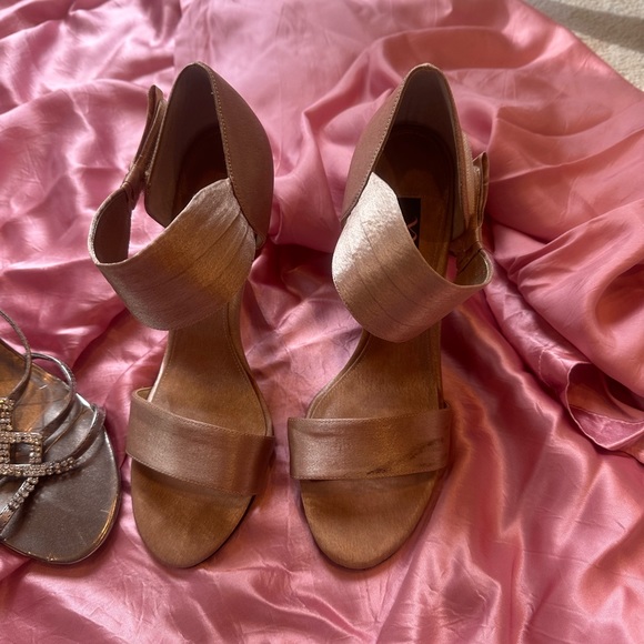 Dressy shoes -3 pairs size 7. Gold Bronze Silver - Picture 4 of 13